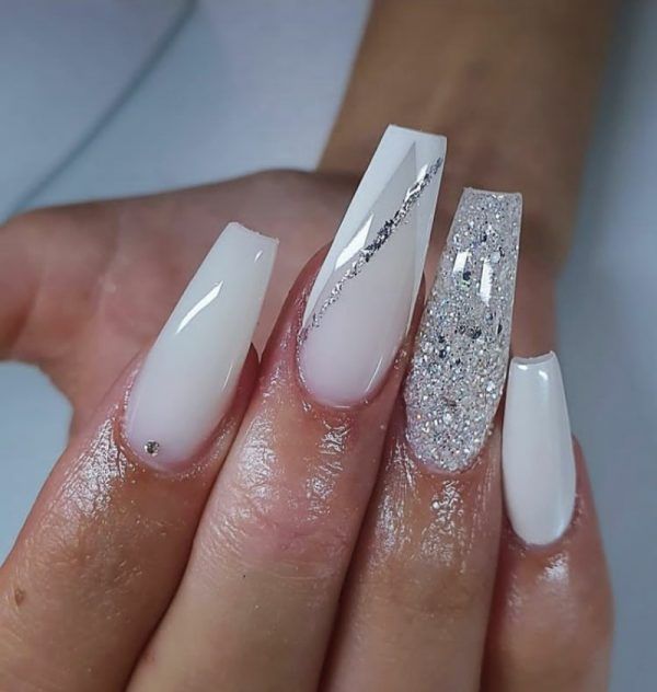 Adding Sparkle: Glitter and Metallic Accents in Bridal Nails