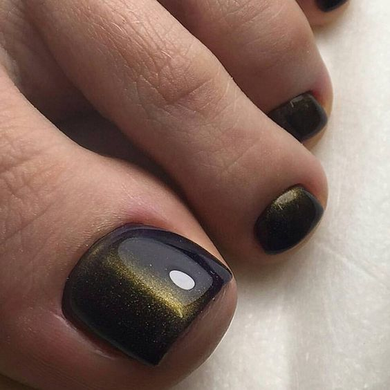 Stylish Cat-Eye Nail Patterns