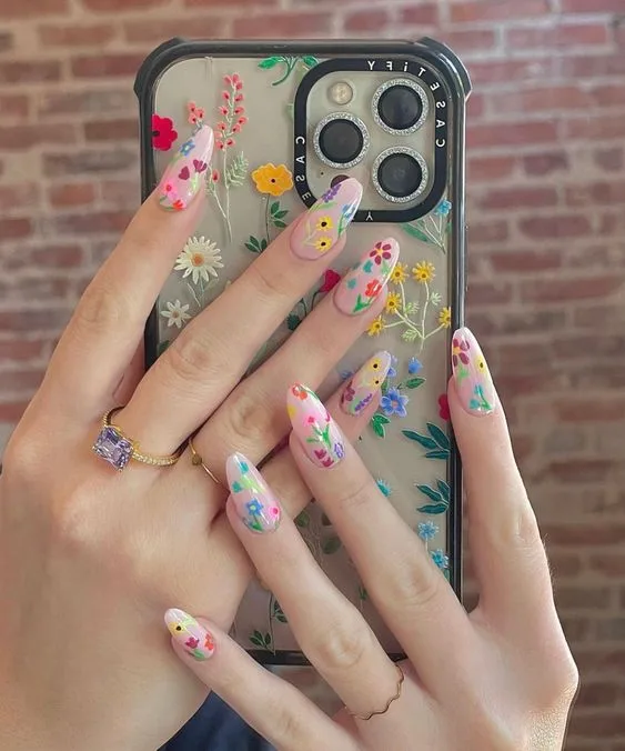 Modern Techniques in Chic Flower Nail Art