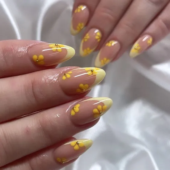 Floral Nail Art: Evolution, DIY Tips & Trendy Ideas