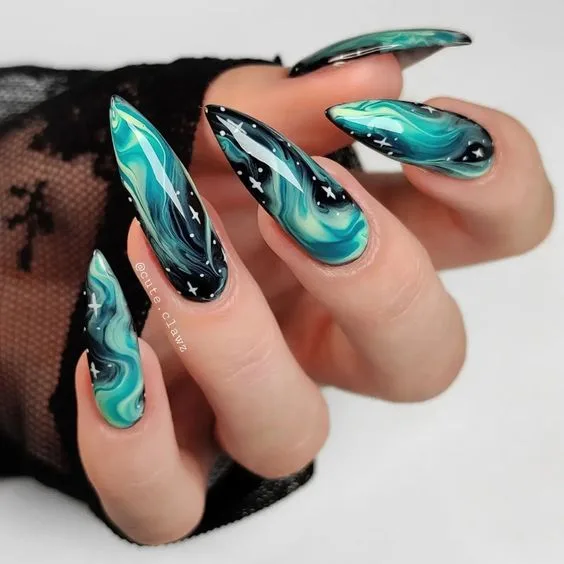 Captivating Black Glitter Nail Ideas