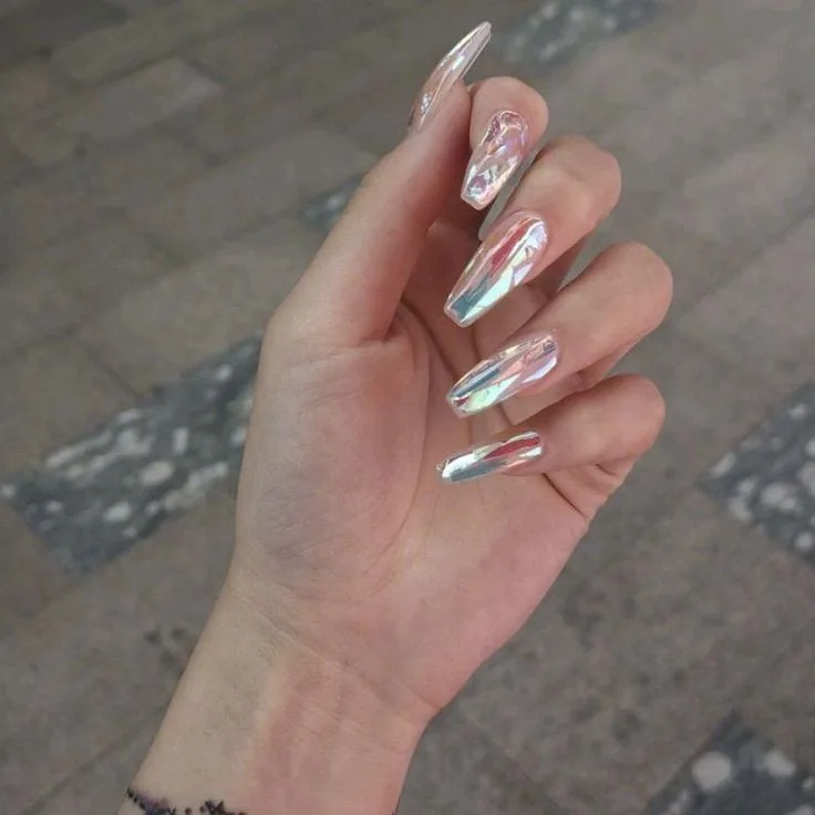 20 Alluring Glass Nail Styles to Add a Touch of Elegance to Your Beauty Routine