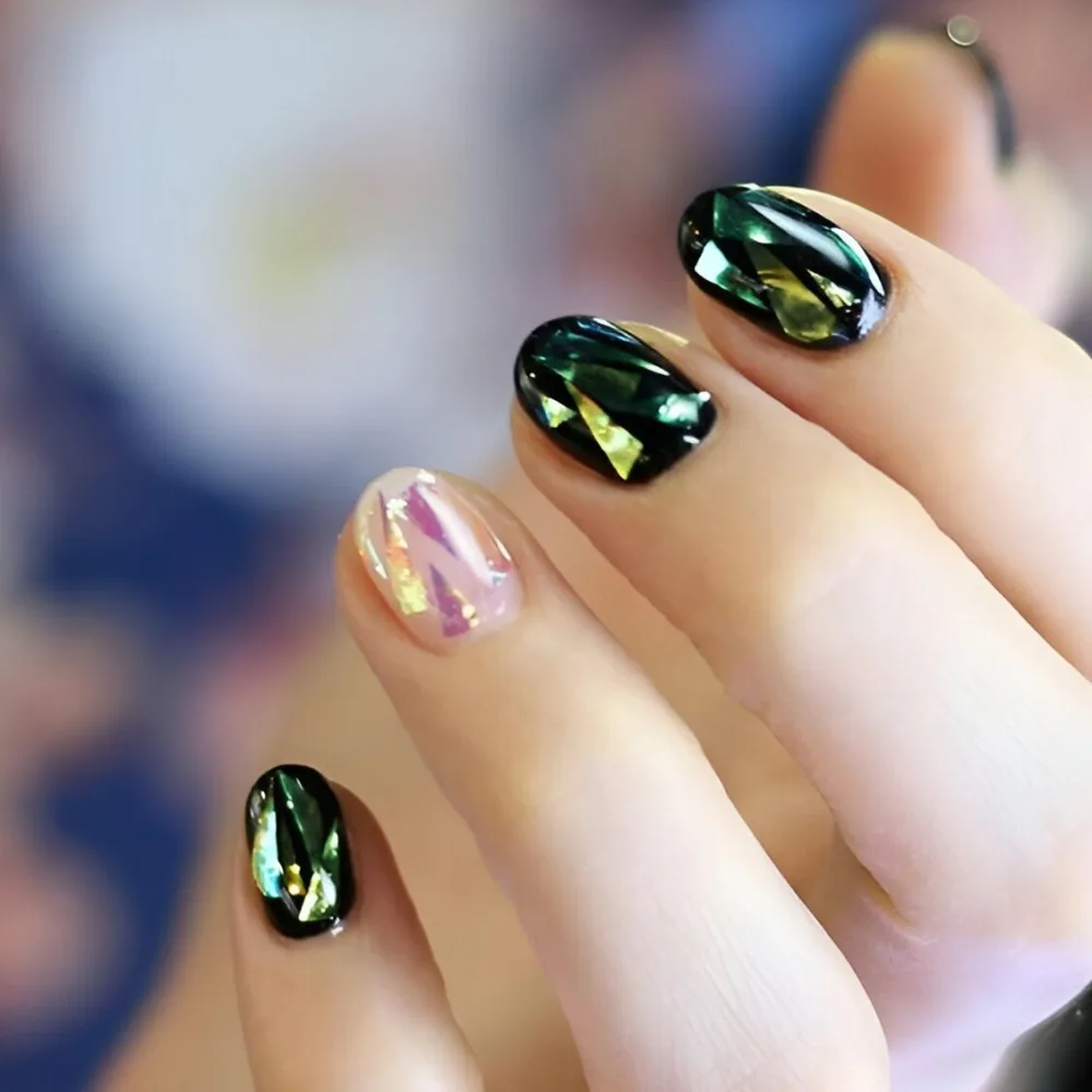 20 Alluring Glass Nail Styles to Add a Touch of Elegance to Your Beauty Routine