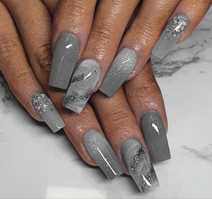 The Versatility of Gray Nail Polish