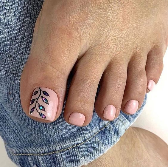 Take Your Pedicure to the Next Level: Rock Daring Pink Floral Toe Nail Designs