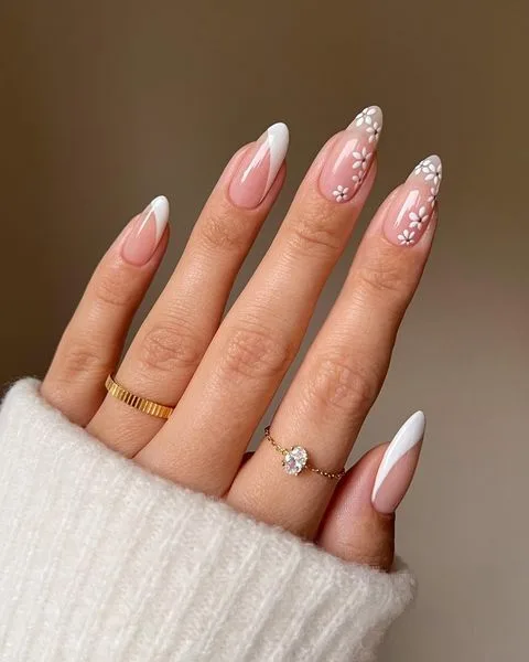 Exploring White Nail Artwork Designs